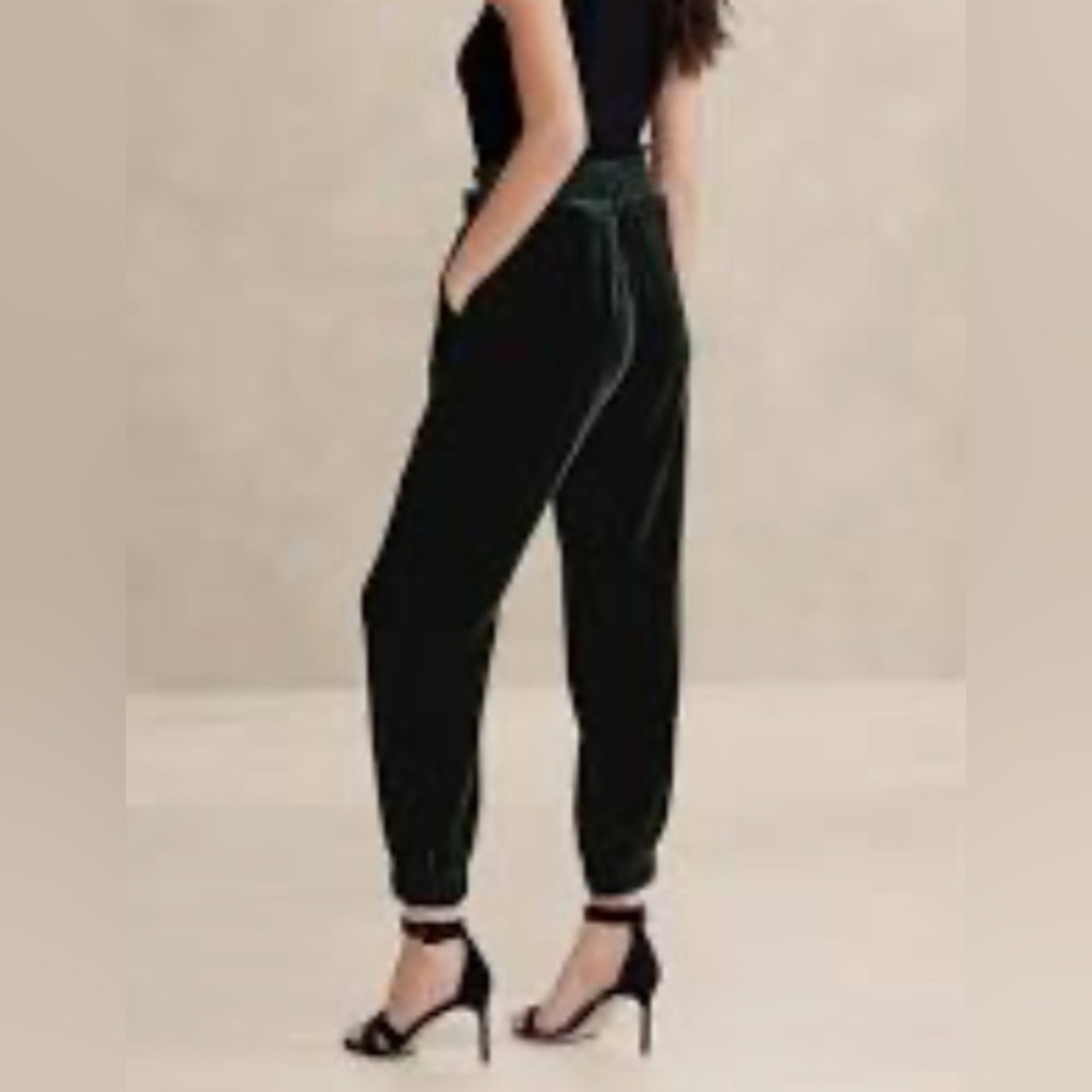 PRICE DROP! Banana Republic NWT Velvet Jogger in Drk Juniper Green, Sz S Lined